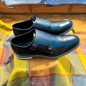 Men’s black dress shoes